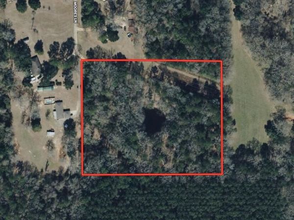 73 Moores Ln., Columbia, MS 39429