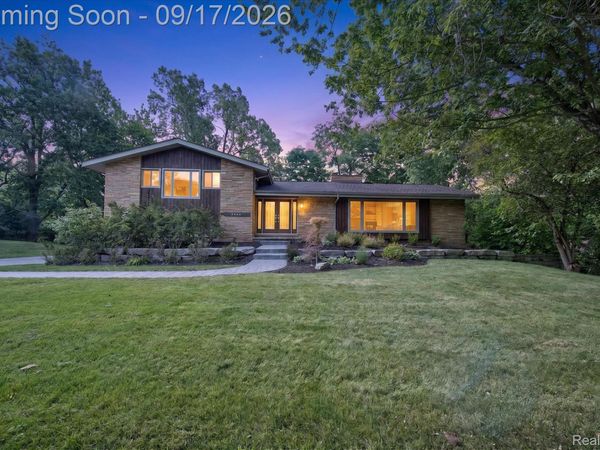 34135 Brittany Drive, Farmington Hills, Mi 48335