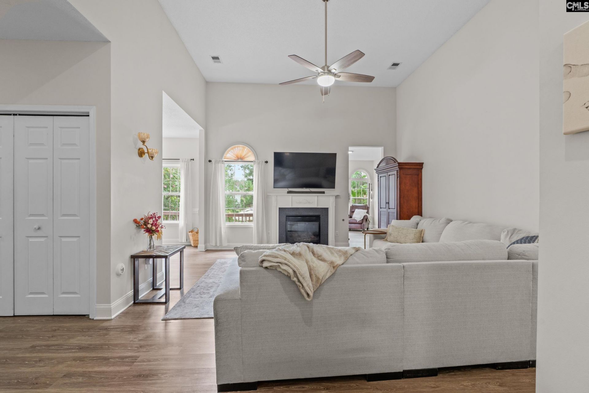 153 Summer Pines Drive  Photo 4