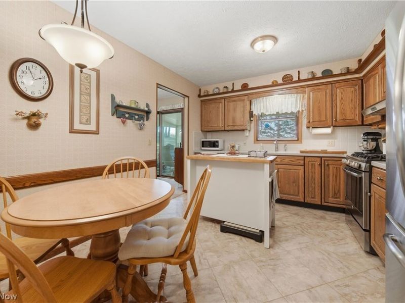 6180 Chesham Avenue NE, Canton, OH 44721 Photo 10