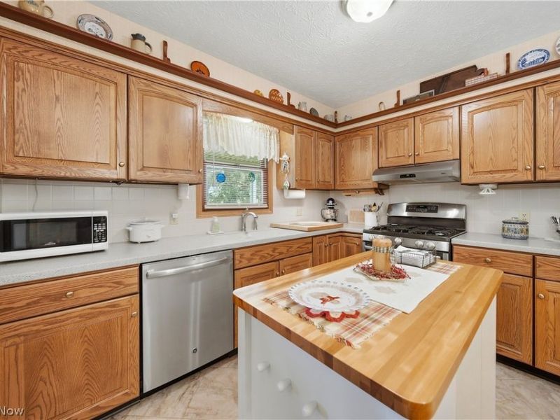 6180 Chesham Avenue NE, Canton, OH 44721 Photo 11