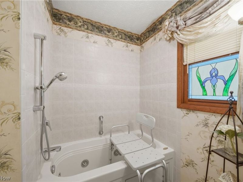 6180 Chesham Avenue NE, Canton, OH 44721 Photo 14