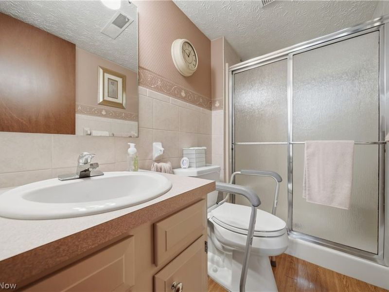 6180 Chesham Avenue NE, Canton, OH 44721 Photo 25