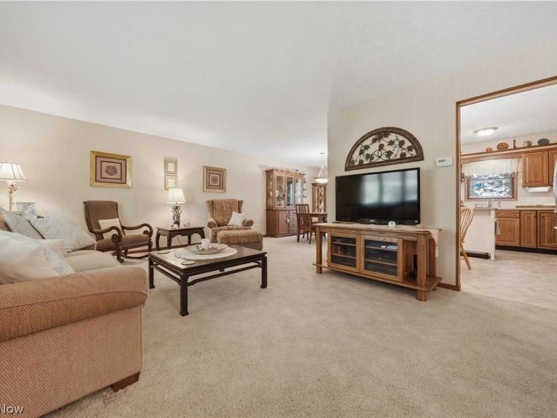 6180 Chesham Avenue NE, Canton, OH 44721 Photo 4