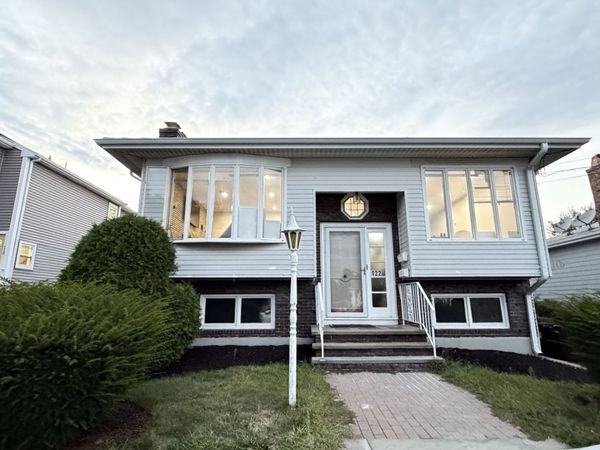 122 Lantern Rd, Unit 1, Revere, MA 02151