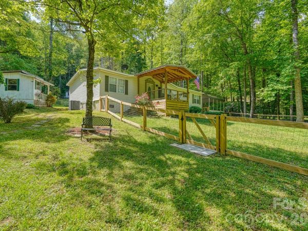 123 Little Rock Way , Mill Spring, NC 28756