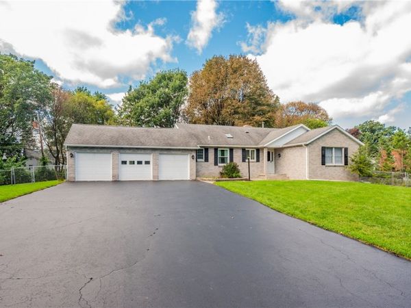 175 Briar Wood Lane , Rochester, NY 14626