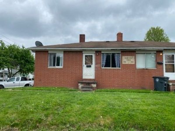 990 Bellevue Avenue , Akron, OH 44320