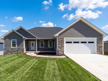 44 AUTUMN BLUFF DR, WEYERS CAVE, VA 24486