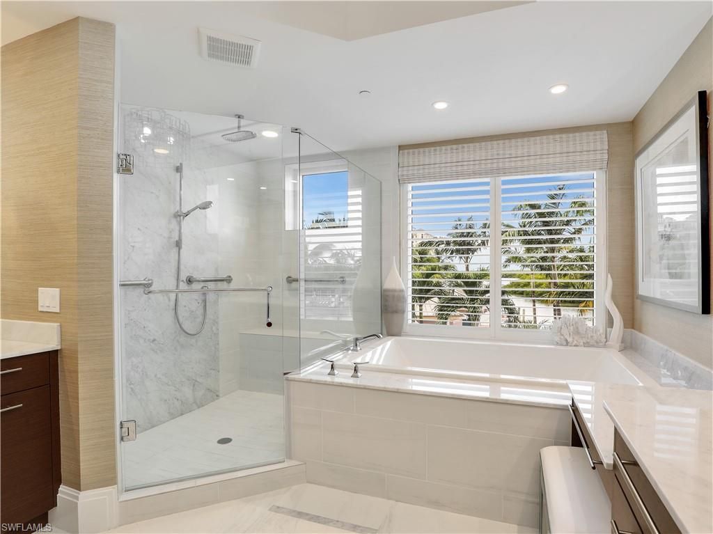 13665 Vanderbilt Dr, Unit 301, Naples, FL 34110 Photo