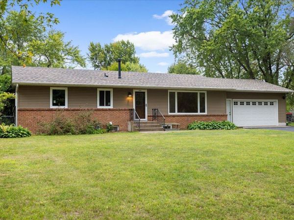 6101 Oak Circle, North Branch, MN 55056