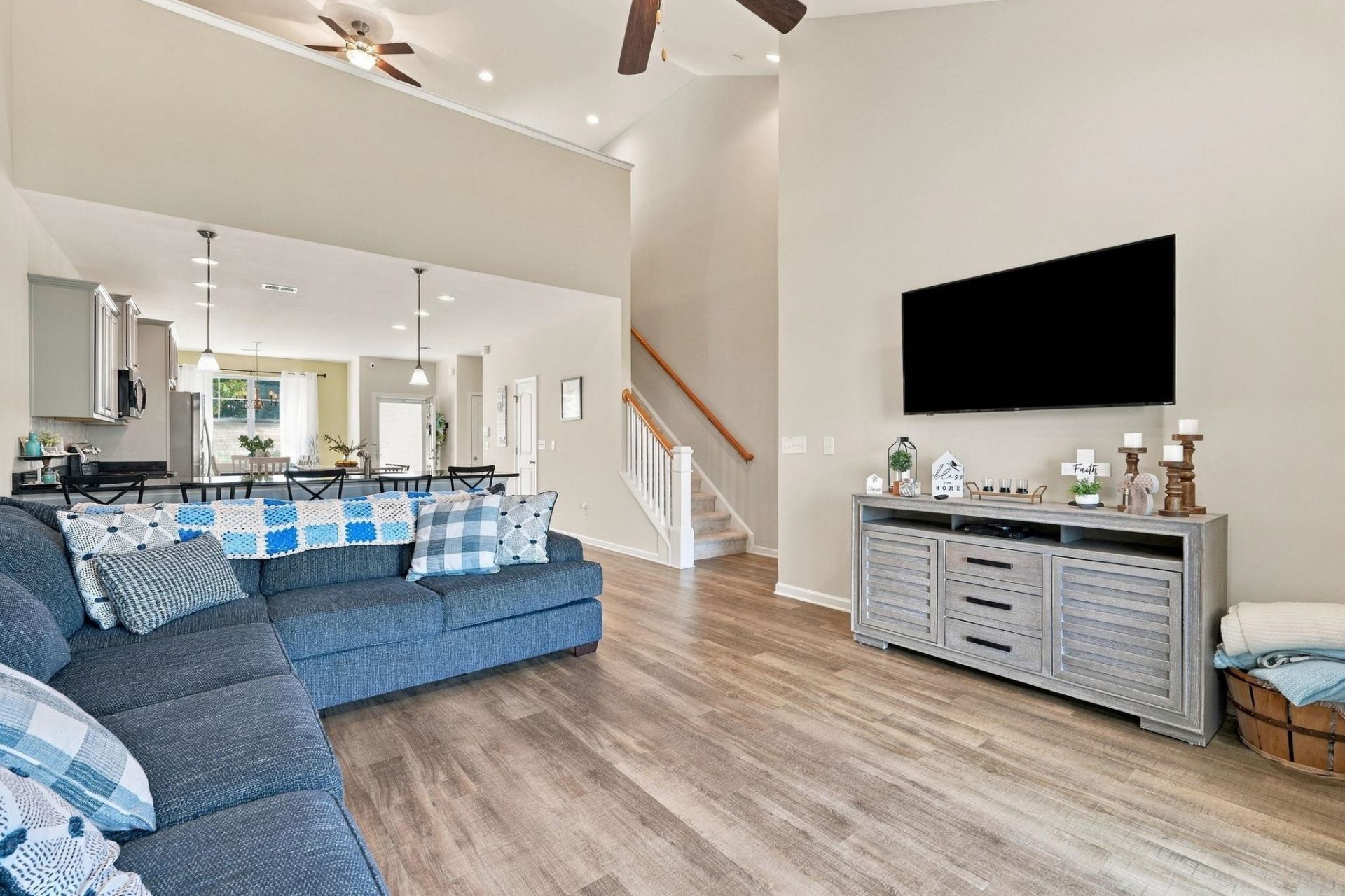 300 Nairn Dr.  Photo 18