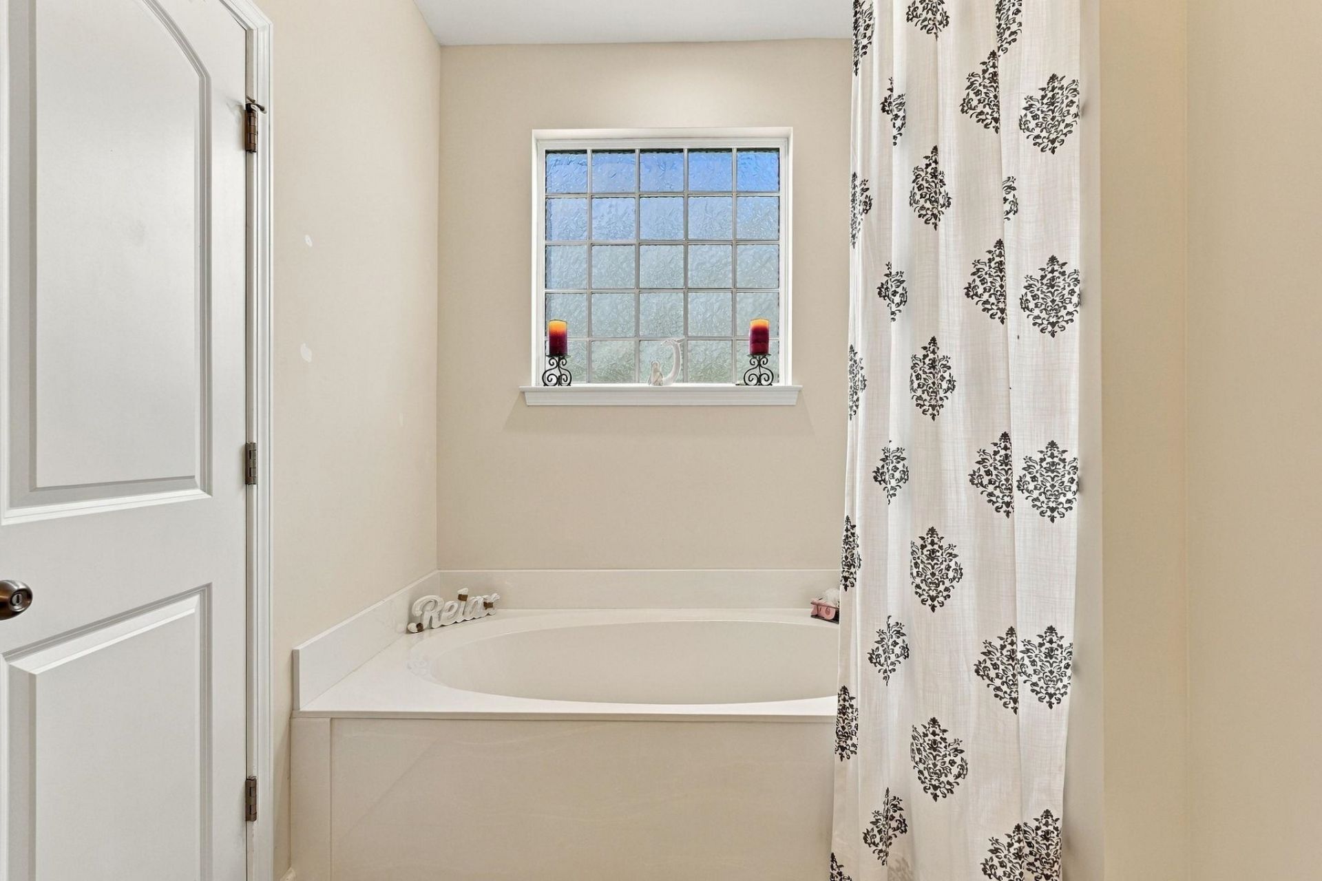 300 Nairn Dr.  Photo 26
