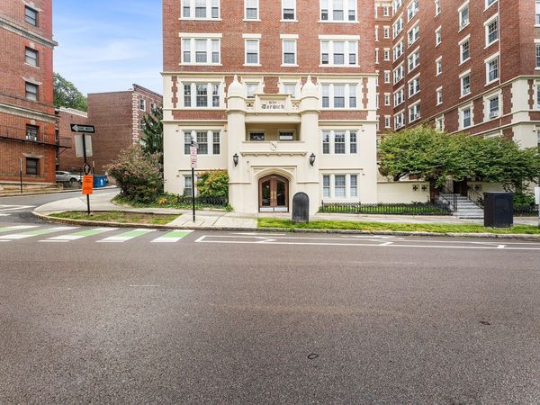 1454 Beacon St, Unit 241, Brookline, MA 02446