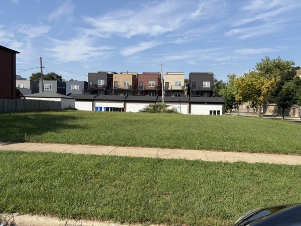 4600 S Champlain Avenue , Chicago, IL 60653