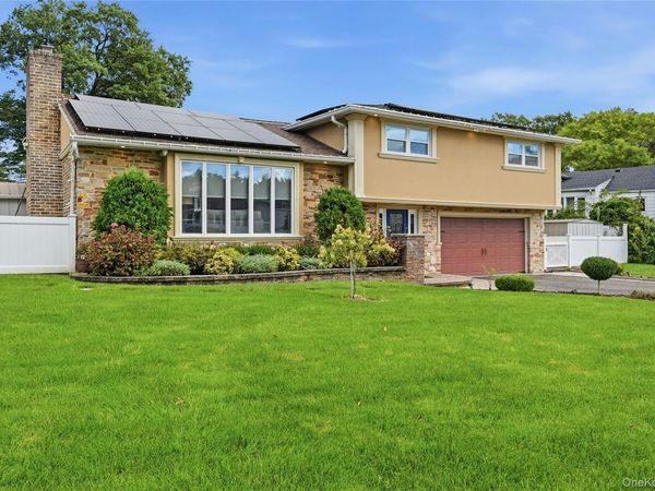 2 Peppermill Road , Roslyn, NY 11576