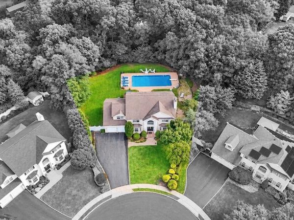 5 Sky View Court , Hauppauge, NY 11788