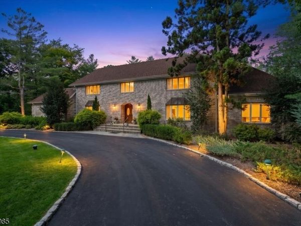 963 Huron Rd, Franklin Lakes, NJ 07417