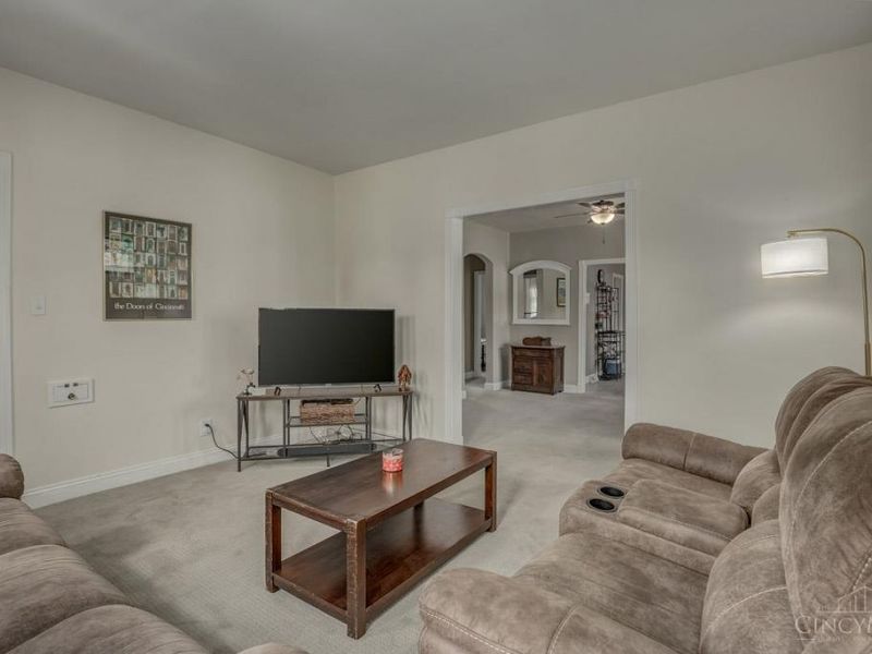 3302 Wardall Avenue, Cheviot, OH 45211 Photo 4