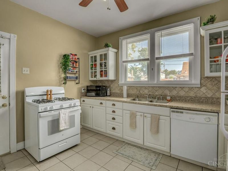 3302 Wardall Avenue, Cheviot, OH 45211 Photo 8