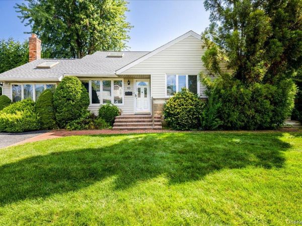 10 Seneca Drive, Massapequa, NY 11758