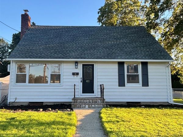108 Dorset Avenue , Albertson, NY 11507