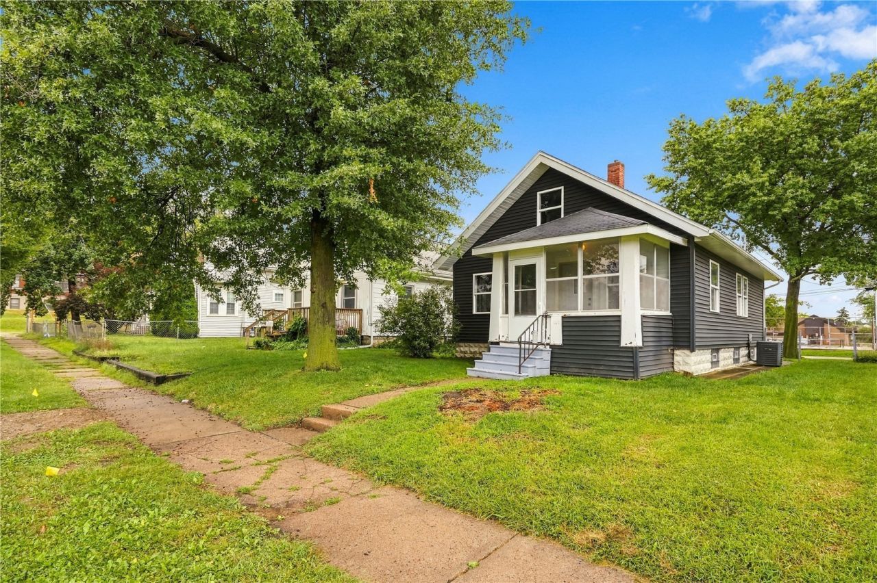 1144 C Ave Nw, Cedar Rapids, IA 52405 Main Photo