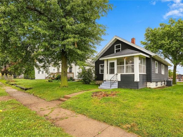 1144 C Ave NW , Cedar Rapids, IA 52405