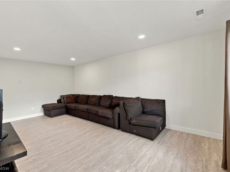 9956 Johnnycake Ridge Road, Unit 08, Concord Township, OH 44077 Photo 3