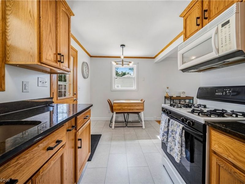 33450 Willowick Drive, Eastlake, OH 44095 Photo 6