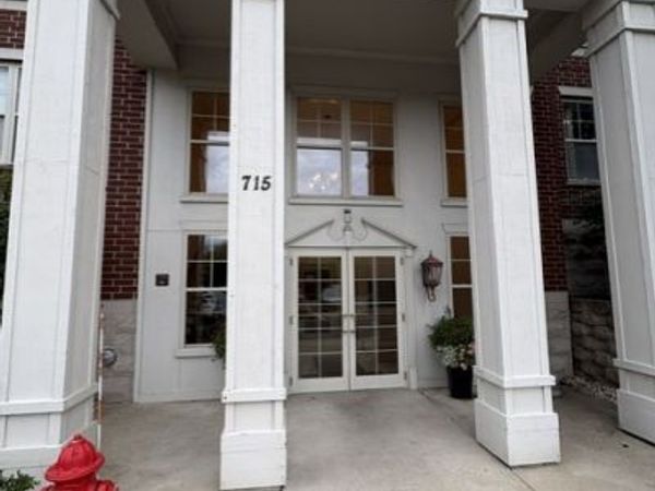 715 Astor Lane, Unit 201, Wheeling, IL 60090