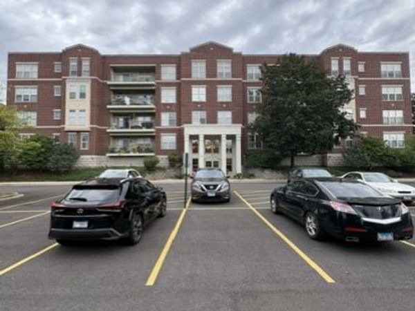 715 Astor Lane, Unit 201, Wheeling, IL 60090