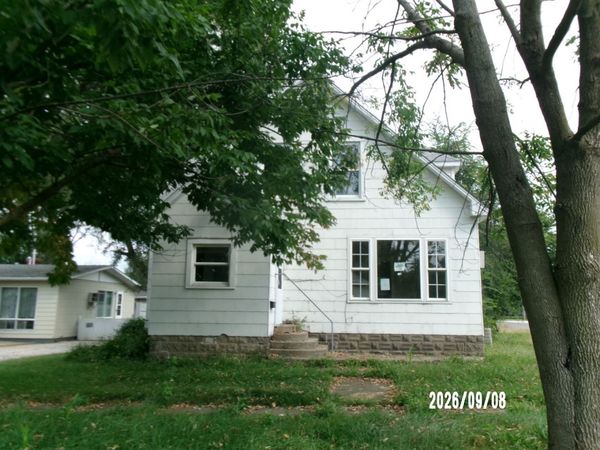 402 W Chestnut Street , Hoopeston, IL 60942