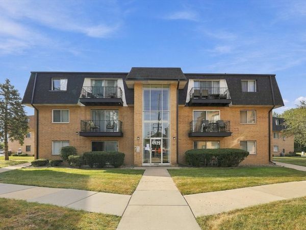 4929 W 109th Street, Unit 101, Oak Lawn, IL 60453