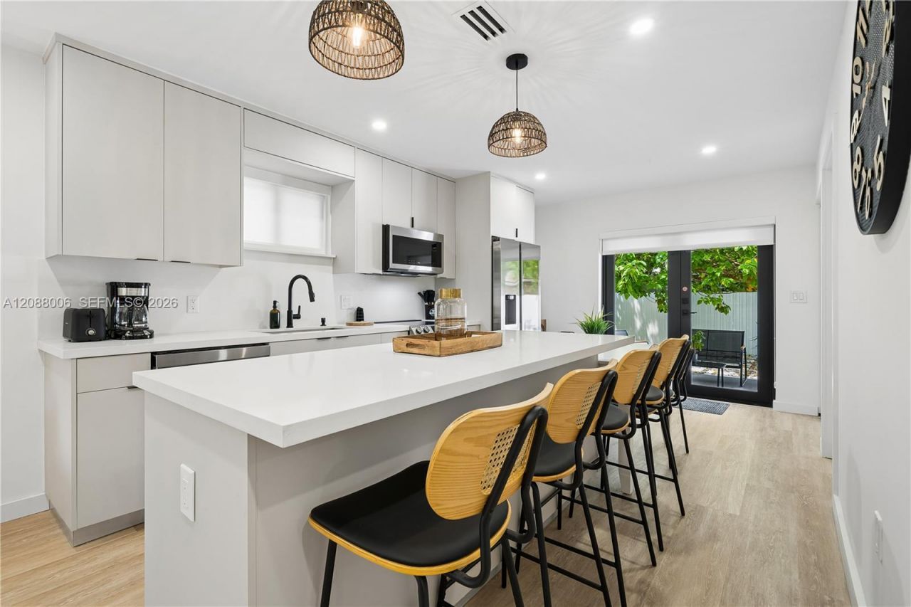 3737 Frow Ave, Miami, FL 33133 Photo