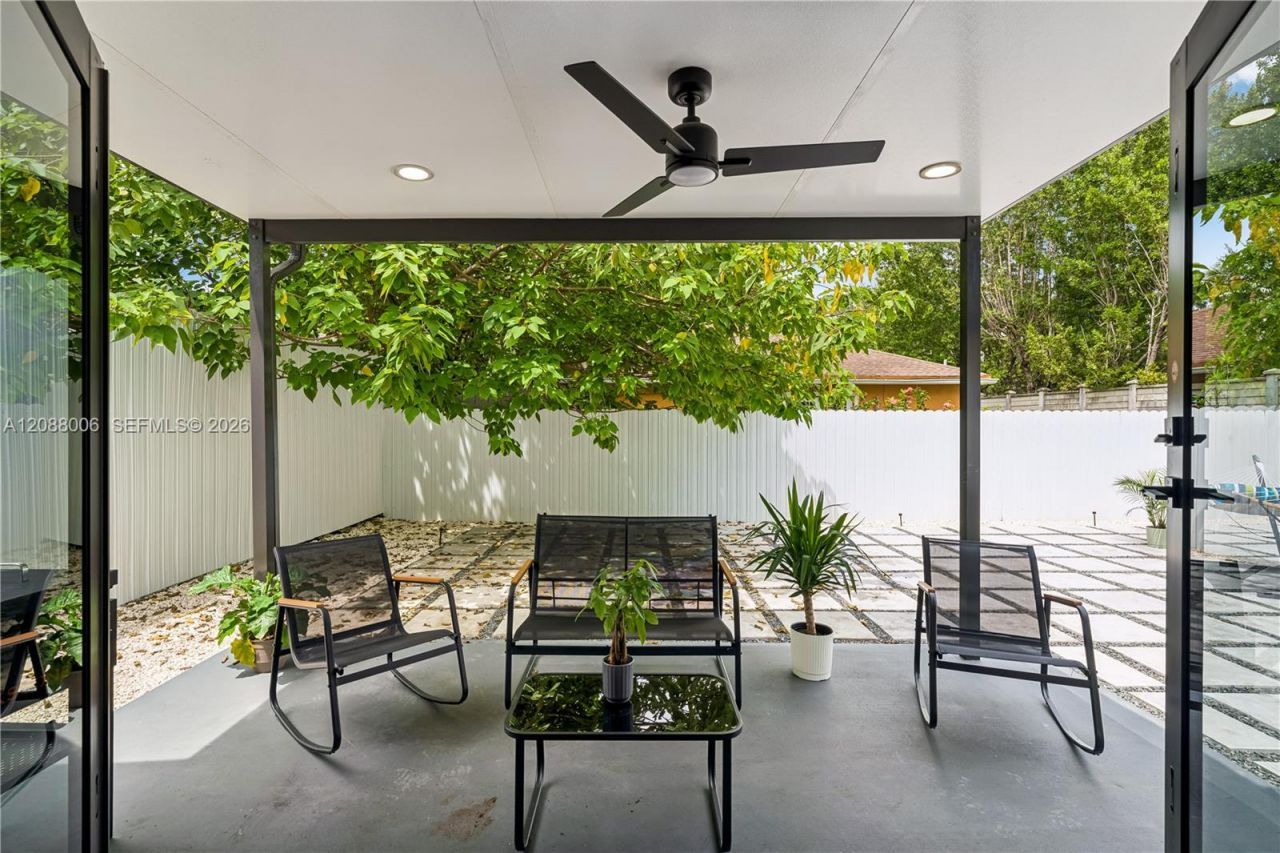 3737 Frow Ave, Miami, FL 33133 Photo