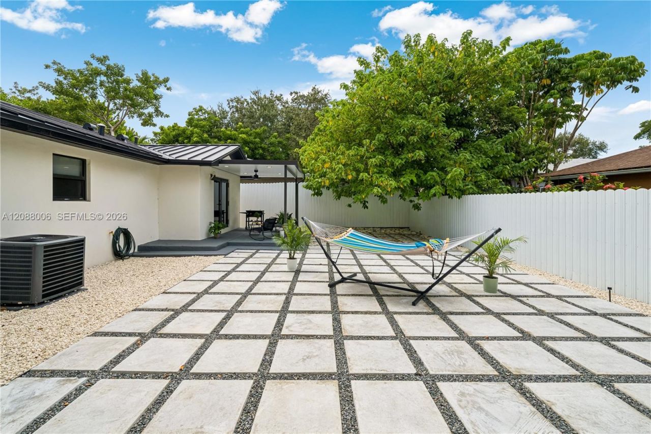 3737 Frow Ave, Miami, FL 33133 Photo