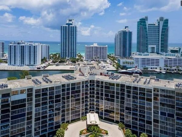 800 W Parkview Dr , Unit 311, Hallandale Beach, FL 33009