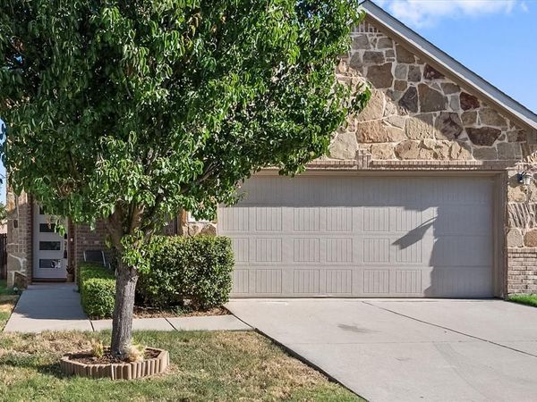 8825 Deadwood Lane, Aubrey, TX 76227