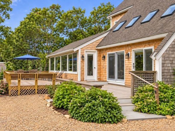 62 Schoolhouse Rd, Edgartown, MA 02539