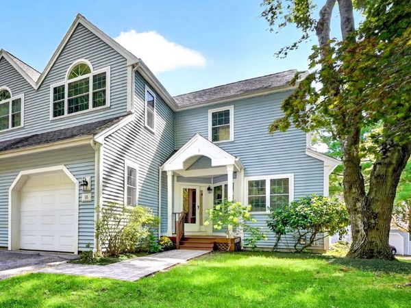 18 Knollwood Court, Unit 18, Burlington, MA 01803