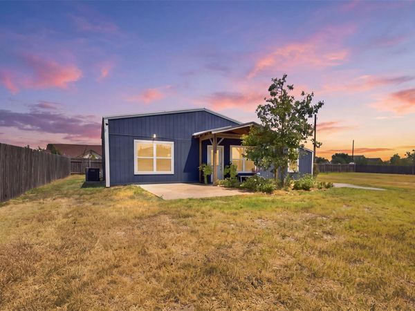 123 Escondido DR, Del Valle, TX 78617