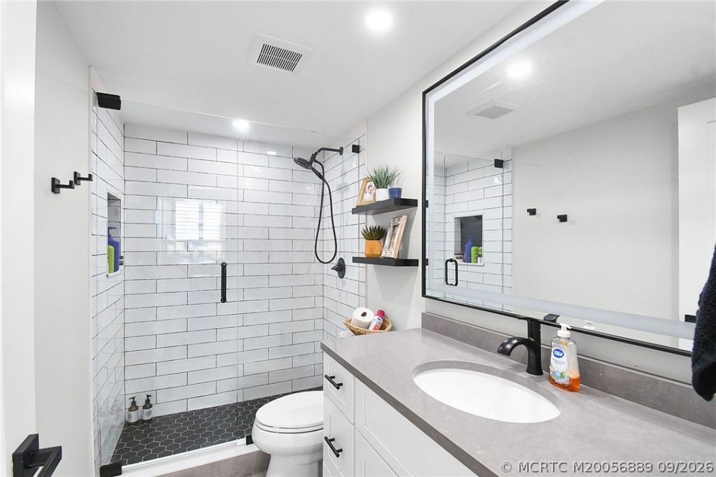 3452 NE Causeway Boulevard , Unit 202, Jensen Beach, FL 34957 Photo