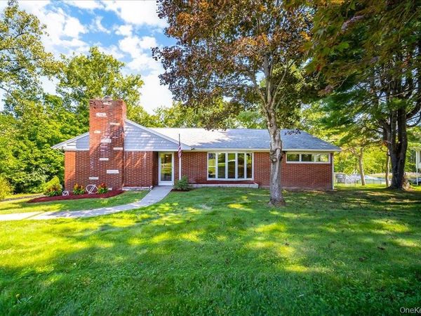 23 McIntosh Drive , Poughkeepsie, NY 12603