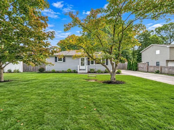 33 Pine Cone Street , Middle Island, NY 11953