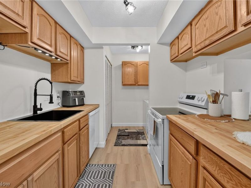 4926 Independence Circle, Unit B, Stow, OH 44224 Photo 11