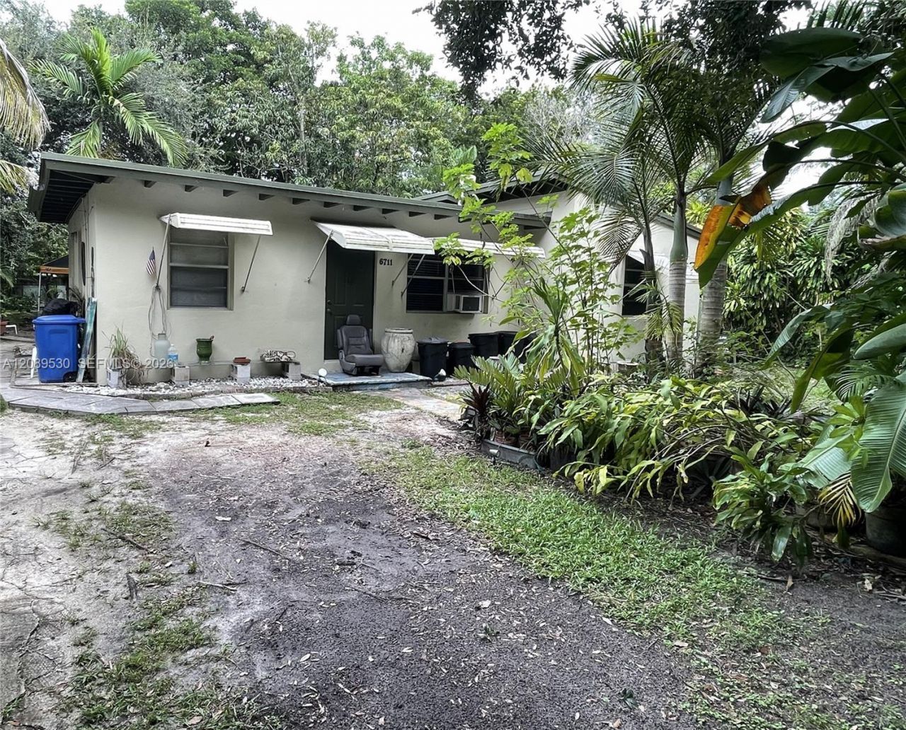 6711 SW 63rd Ave, South Miami, FL 33143 Main Photo