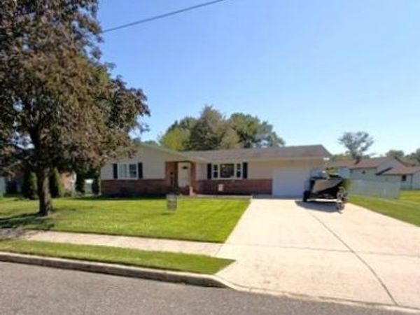 915 MULLEN AVENUE, GIBBSTOWN, NJ 08027
