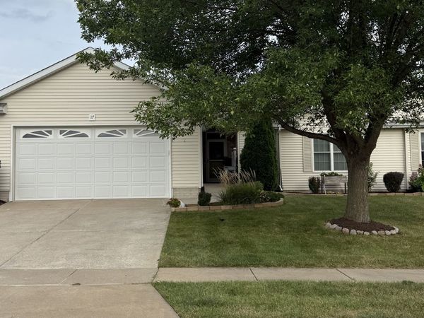 17 Madison Circle , Unit 17, Davenport, IA 52806