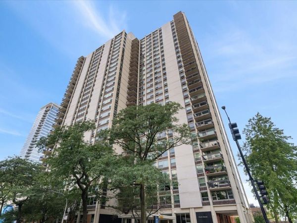 1255 N Sandburg Terrace , Unit 2611E, Chicago, IL 60610